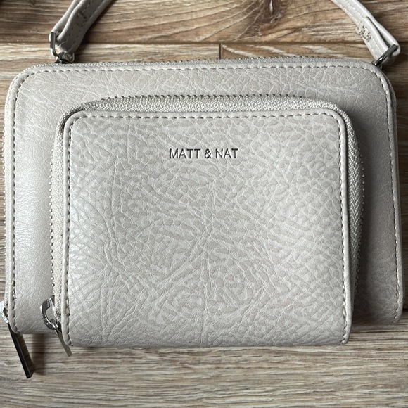 Matt and Nat small cross body bag - Picture 2 of 8